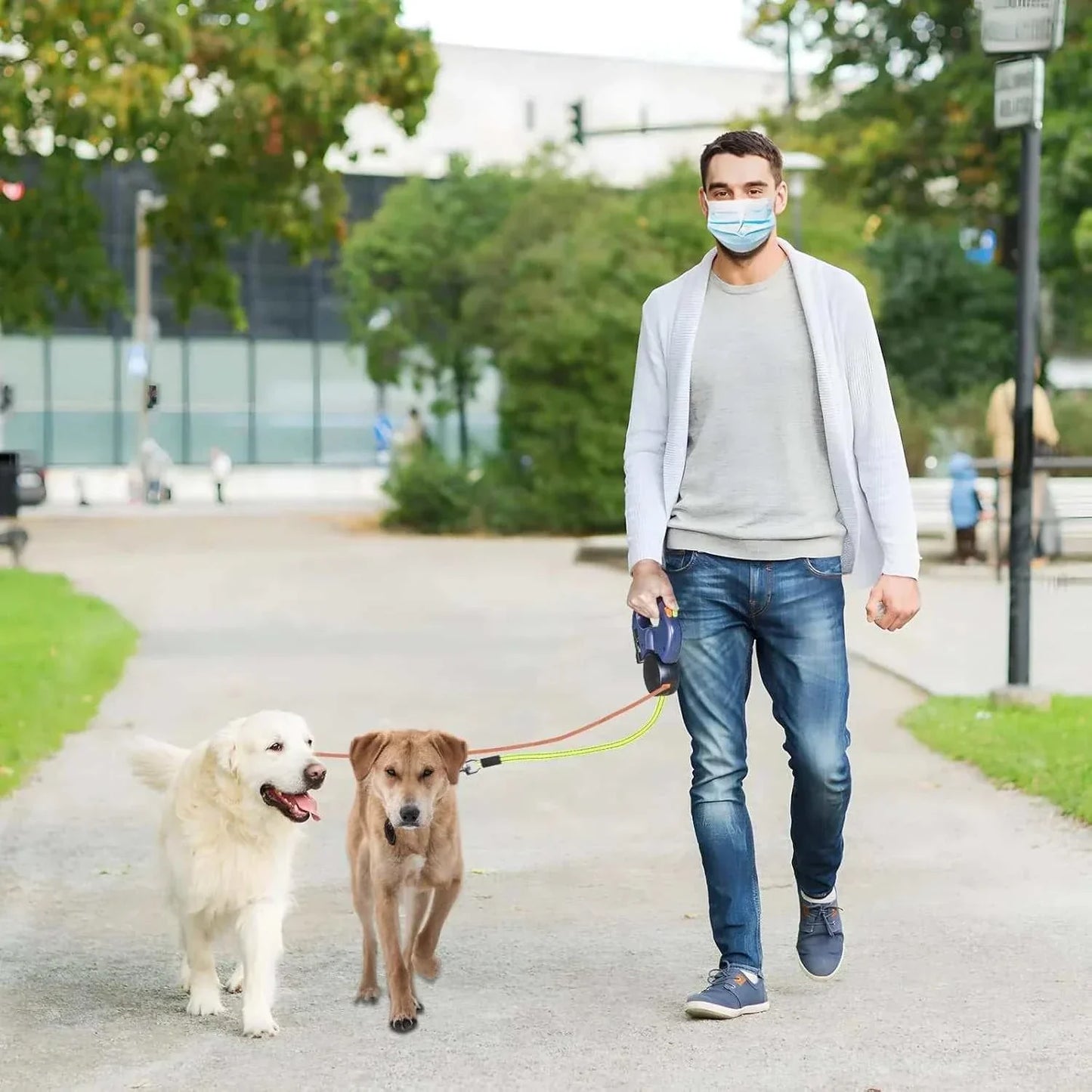 Dual pet leash retractable reflective 360 swivel double dog walking lead with ergonomic handle and built-in night light