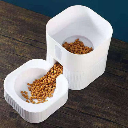 Automatic pet feeder in cloud white with removable and washable bowl